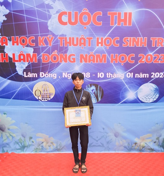 Vũ Văn Thông, cậu học trò nghèo vượt khó